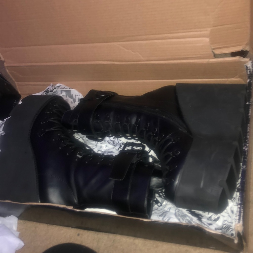 Platform boots